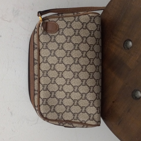 Authentic Vintage Gucci Plus GG Monogram Supreme Clutch Crossbody Bag - Picture 3 of 9